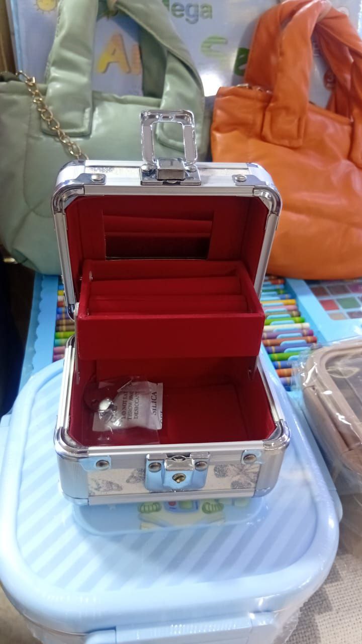 صندوق مجوهرات كبير