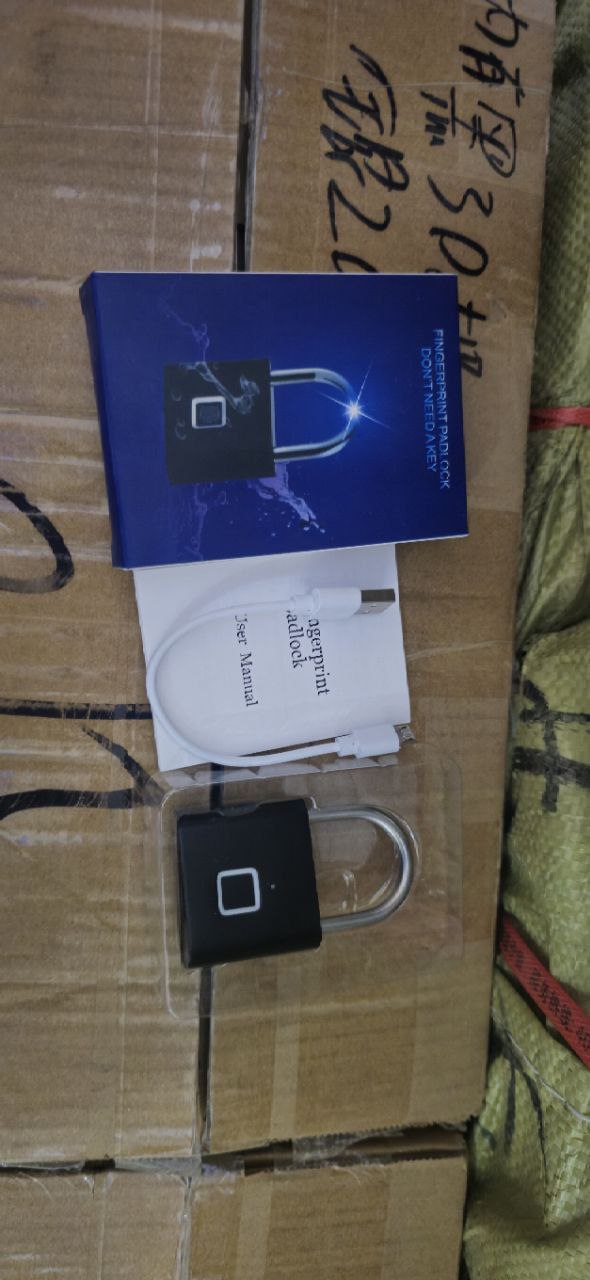 Smart fingerprint padlock Cadenas intelligent à empreinte digitale قفل بصمة ذكي