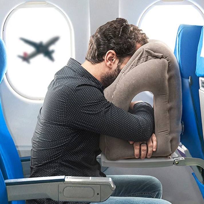 وسادة سفر قابلة للنفخ مصممة لدعم الرأس والرقبة Oreiller de voyage gonflable conçu pour soutenir la tête et le cou