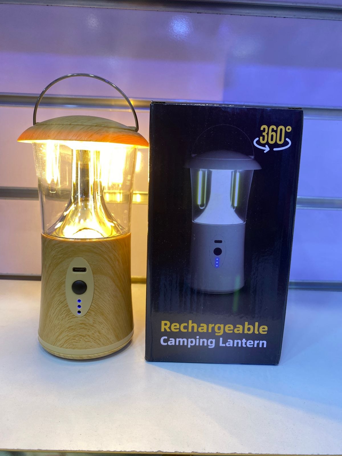 Lampe portable avec crochet métallique مصباح محمول مزود بخطاف معدني للإضاءة الخارجية