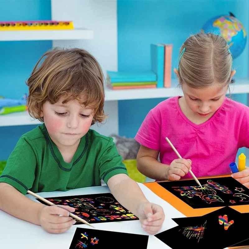 مجموعة بطاقات ورقية ملونة بألوان قوس Kit d'art à gratter arc-en-ciel