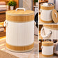 سلة غسيل مستديرة تجمع بين الخيزران الطبيعي والقماش الأبيض Panier à linge rond allie du bambou naturel et un tissu blanc