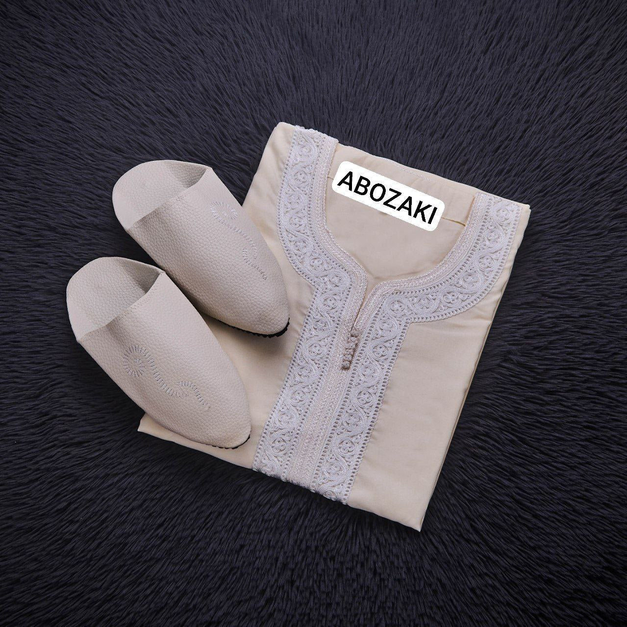 كندورة مطروزة بلغة فاسية