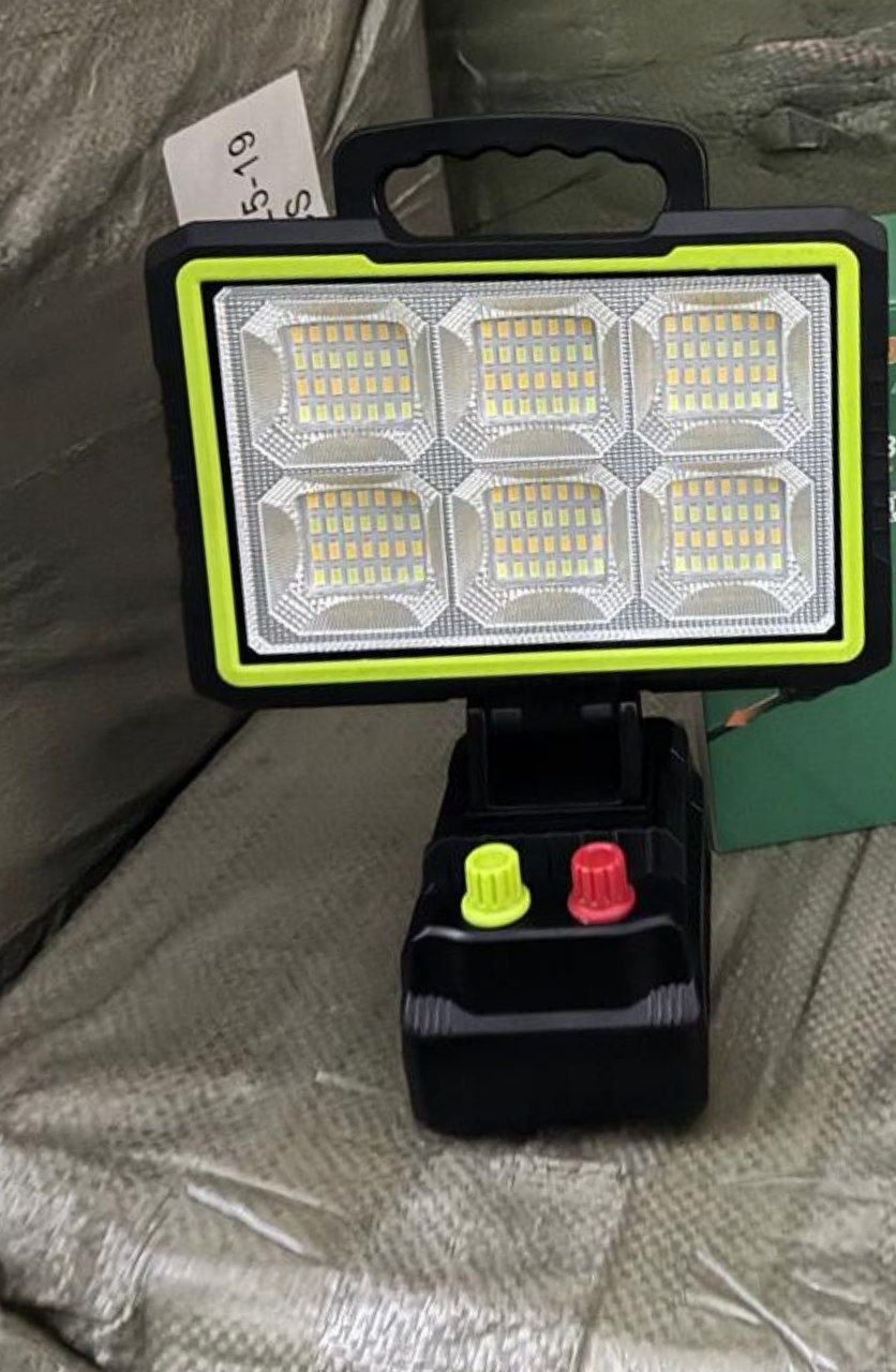كشاف إضاءة خارجي يعمل بالطاقة الشمسية Outdoor Solar Power Flod Light Projecteur solaire extérieur
