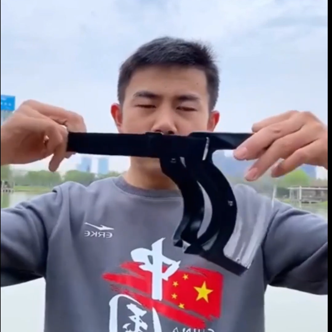 ماسك ديال الأشغال Masque de sécurité transparent pour une protection polyvalente