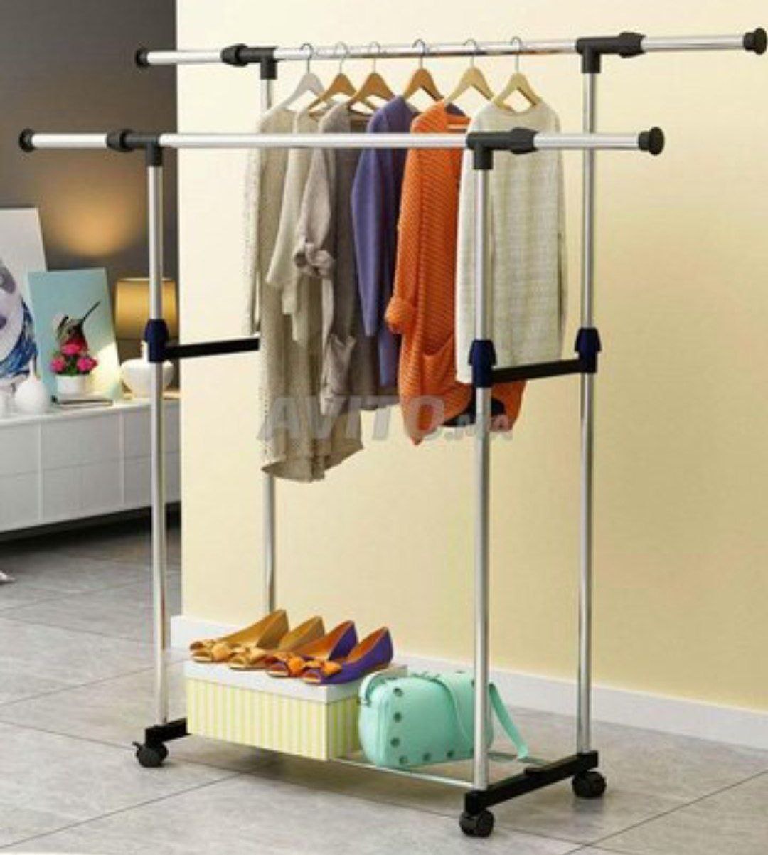 Porte-vêtements double Pôle رف ملابس معلق مزدوج العمود مزود بأربع عجلات، ورف أحذية قابل للتعديل