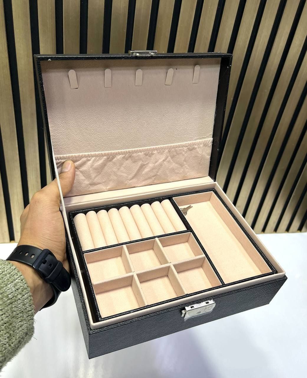 صندوق مجوهرات فاخر مع قفل مفتاح Boîte à bijoux de luxe avec serrure à clé