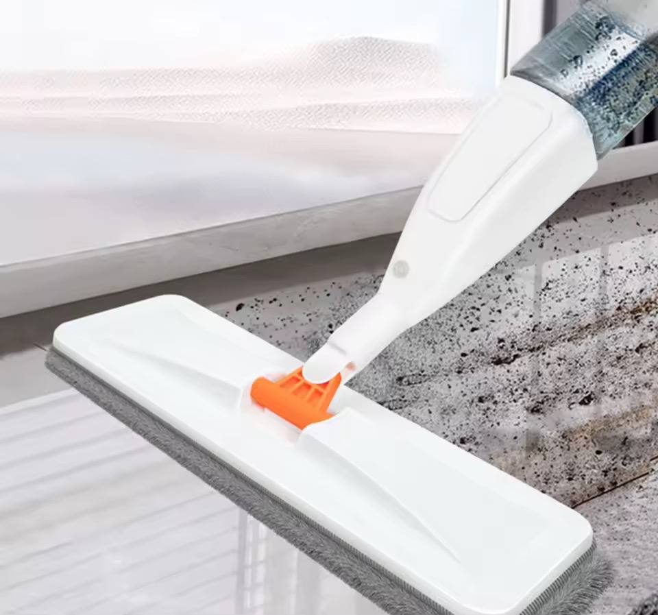 ممسحة برشّاش الماء مدمج Balai-serpillère avec pulvérisateur intégré