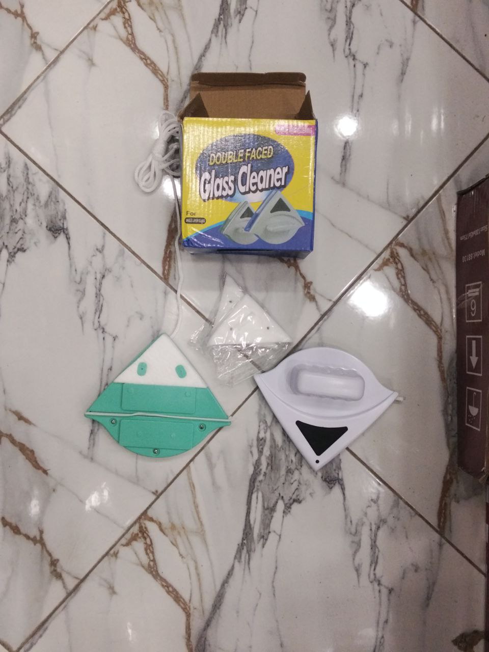 Nettoyeur de vitres magnétique à remplissage d'eau منظف النوافذ المغناطيسي المملوء بالماء