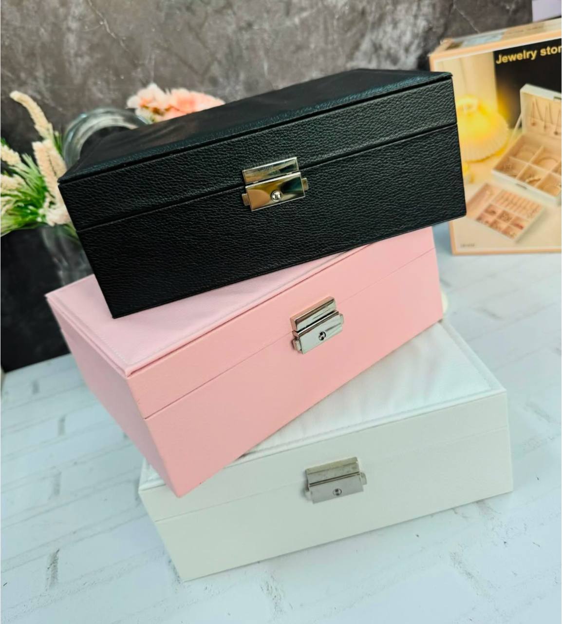 صندوق تخزين و تنظيم المجوهرات مع قفل