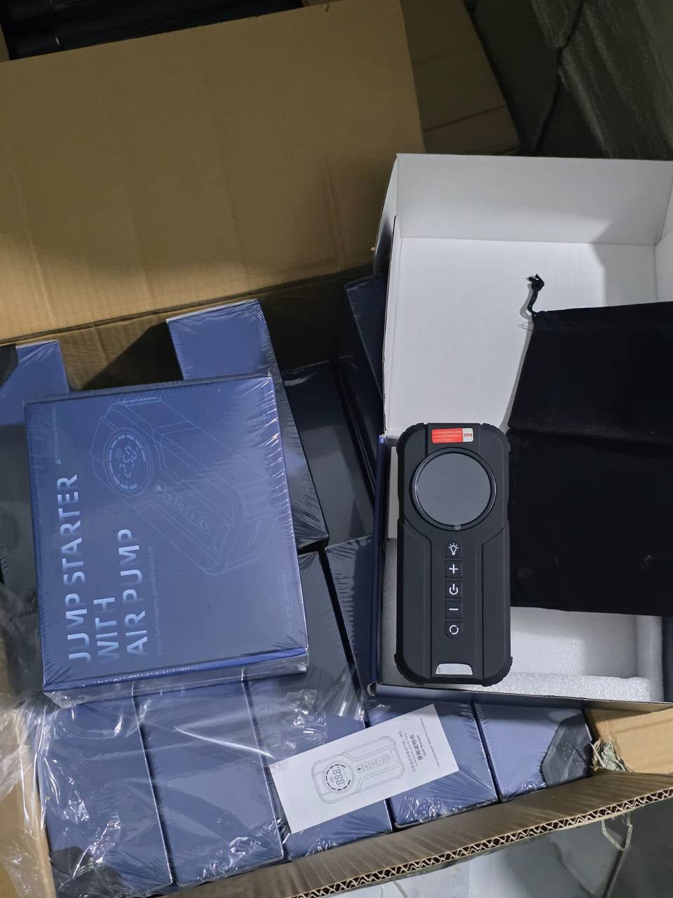 جهاز تشغيل بطارية السيارة المحمول 4 في 1 مع ضاغط هواء Démarreur de batterie de voiture portable 4-en-1 avec compresseur d'air