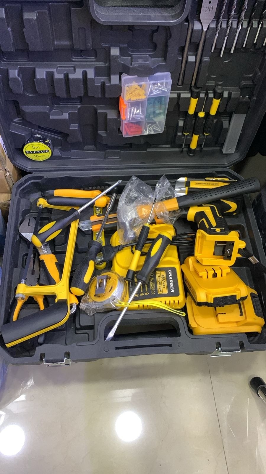 مجموعة أدوات مكونة من 60 قطعة ومثقاب مفك براغي خرساني Mallette De 60 Outils et Une Perceuse Visseuse à Béton 36v