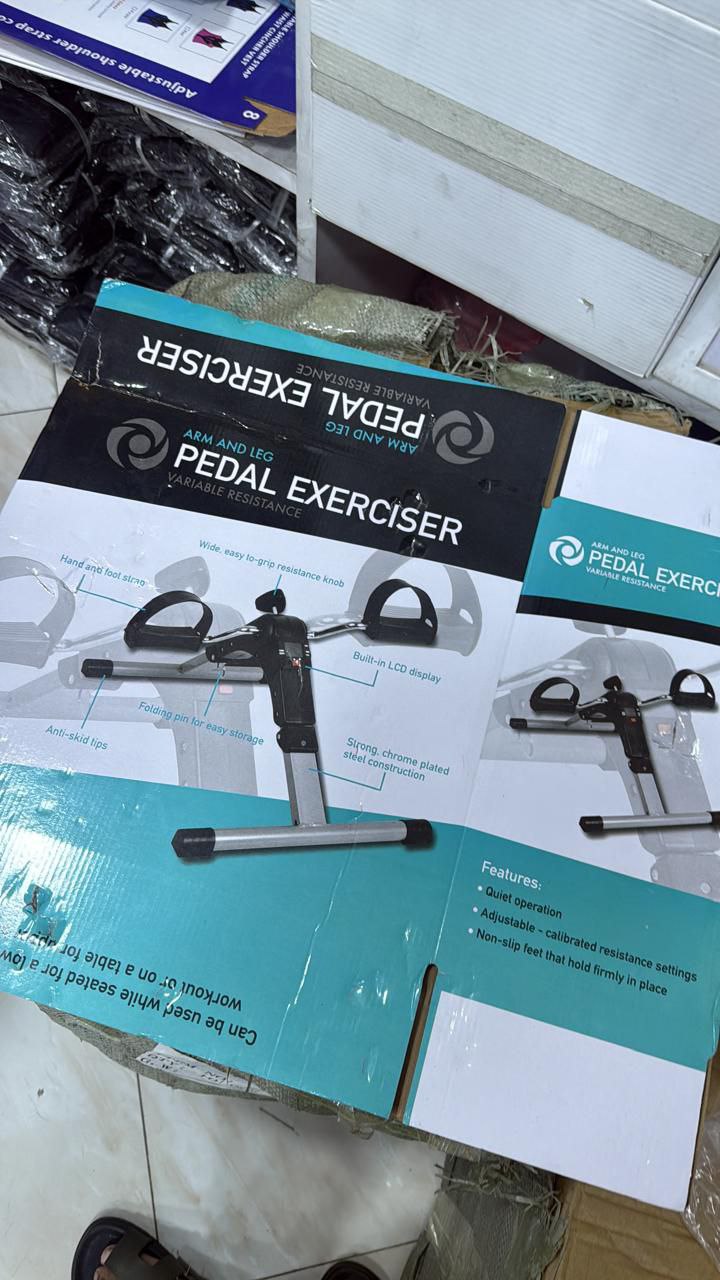 جهاز تمارين الدواسة للذراع والساق Arm and leg Pedal exerciser Pédalier pour bras et jambes