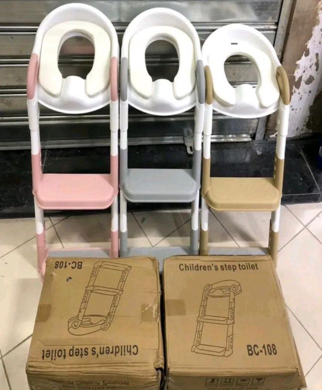 كرسي مرحاض قابل للطي، مقعد مرحاض مع درجات Chaise toilette pliable pliant siège de toilette