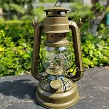 مصباح كيروسين عتيق، فانوس حرق الزيت، فانوس تخييم حديدي Lampe à Kérosène Vintage, Lanterne