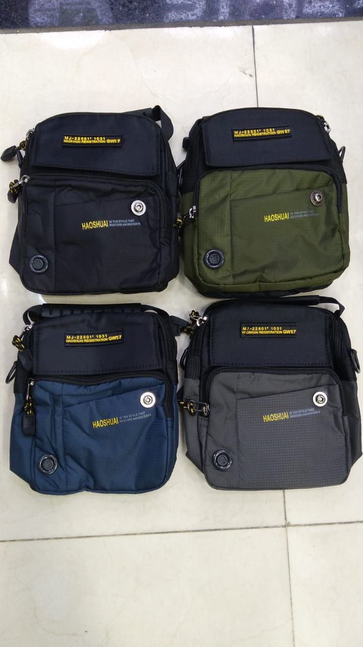 Sac à bandoulière en nylon imperméable حقيبة كتف مصنوعة من النايلون المقاوم للماء.