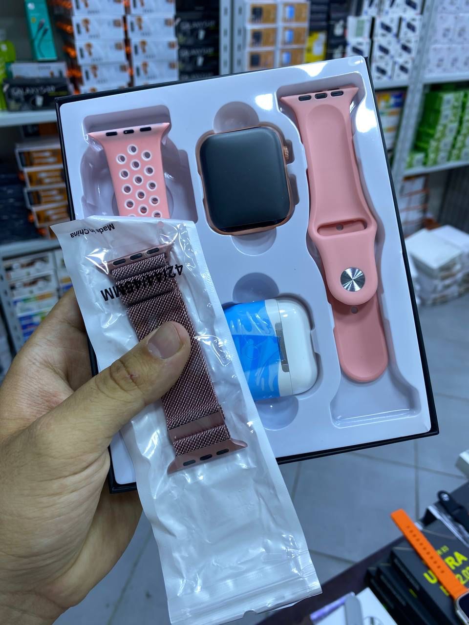 SMART WATCH 8 AVEC AIRPOD ET 3 BRACELETS