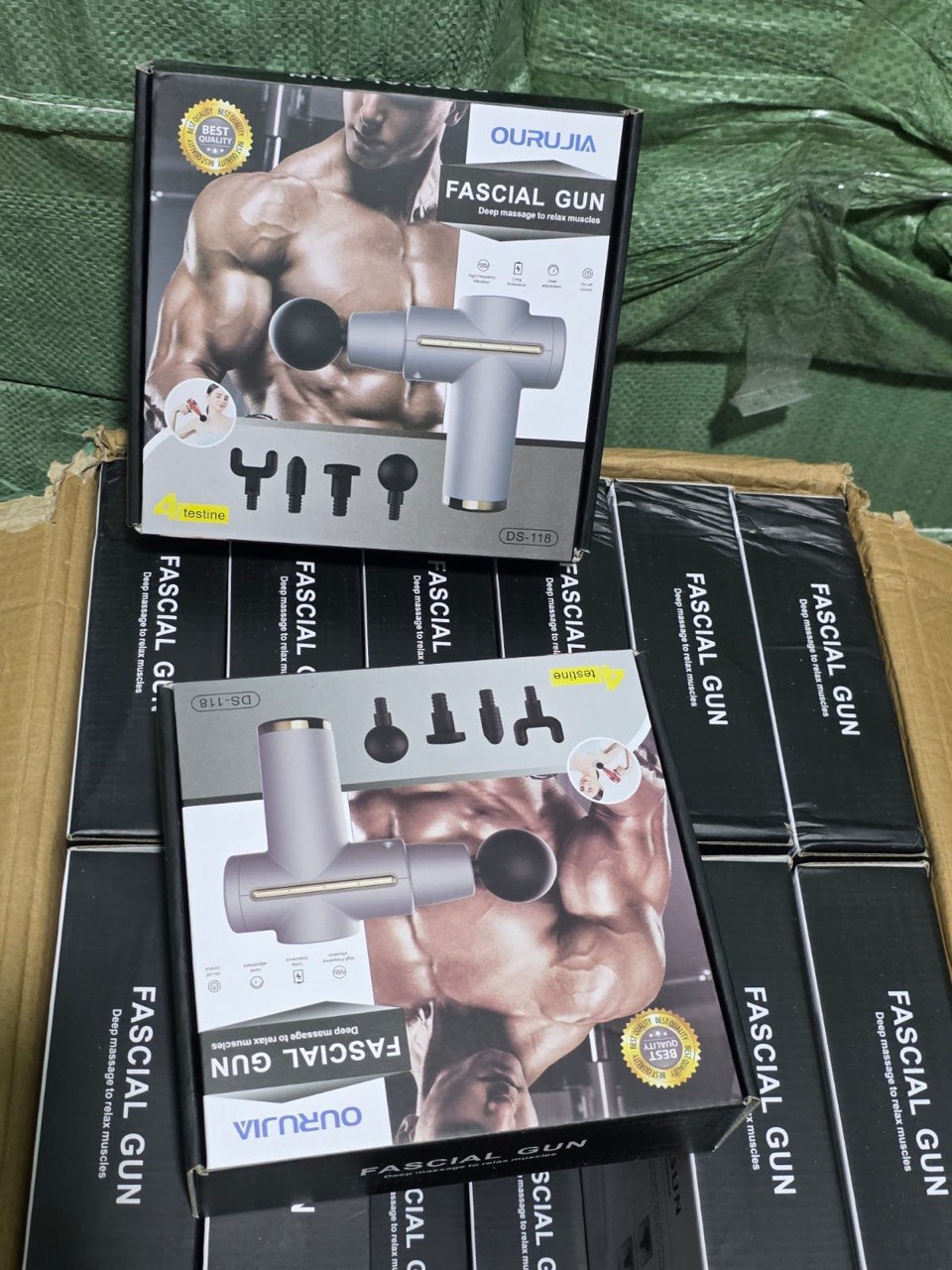 جهاز تدليك عضلات صغير بست سرعات وأربعة رؤوس تدليك Mini Pistolet de Massage Musculaire 6 Vitesses et 4 Têtes de Massage Rechargeable USB Type-C