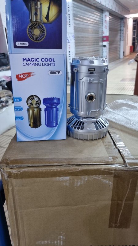 Lampe LED Camping Lampe De Poche solaire avec ventilateur مصباح تخييم LED مصباح يدوي يعمل بالطاقة الشمسية مع مروحة وبطارية شحن