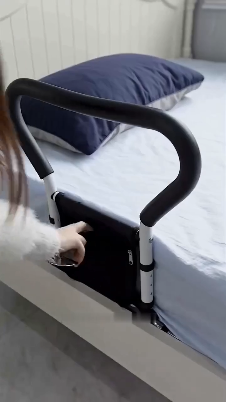 Barre d'appui de lit médicale avec une pochette de rangement قضيب دعم سرير طبي مزود بحقيبة تخزين، مصمم لمساعدة كبار السن أو ذوي القدرة المحدودة على الحركة