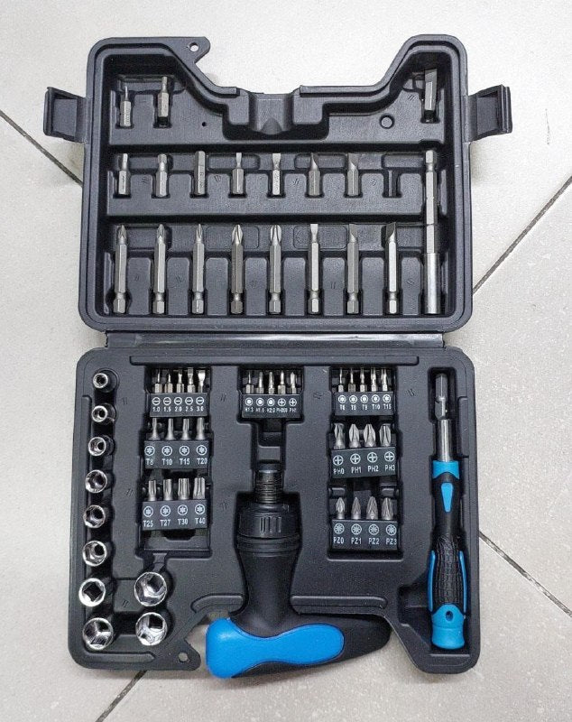 مجموعة أدوات متعددة الأغراض مكونة من 63 قطعة: للسيارات Coffret outils polyvalent 63 pcs
