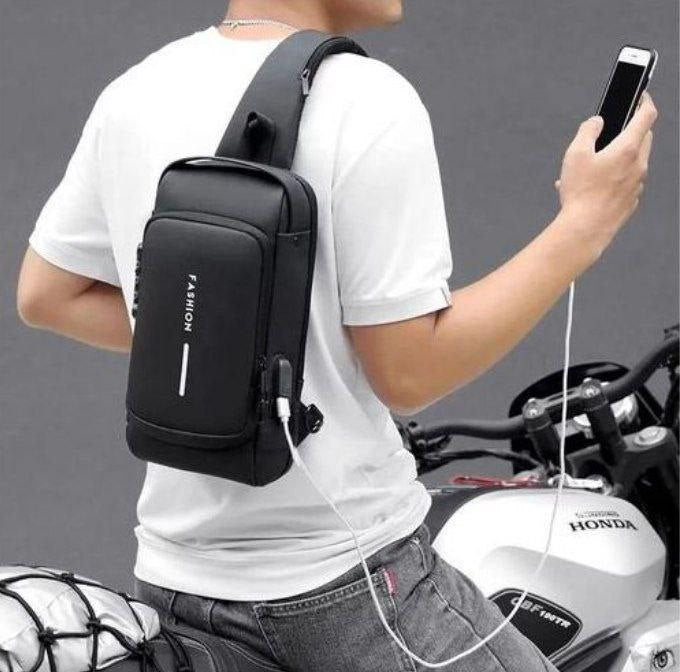 Sac à Bandoulière en Cuir Multi-Poches, Sac Imperméable Antivol, Chargeur USB