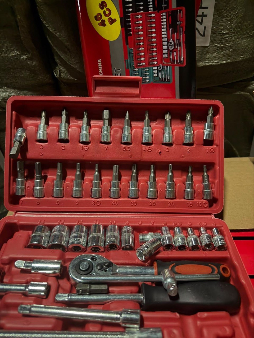 طقم أدوات إصلاح السيارات46 قطعة Set d'Outils de Réparation Automobile 46 Pièces avec Douilles