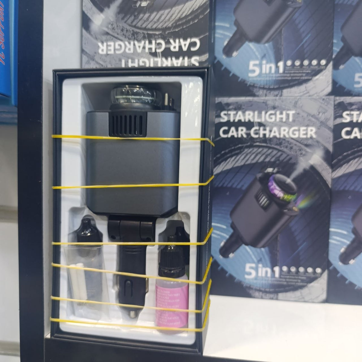 شاحن سيارة 5 في 1 قابل للسحب مع موزع روائح مدمج Chargeur de Voiture 5-en-1 Starlight Rétractable Diffuseur d’Arôme Intégré