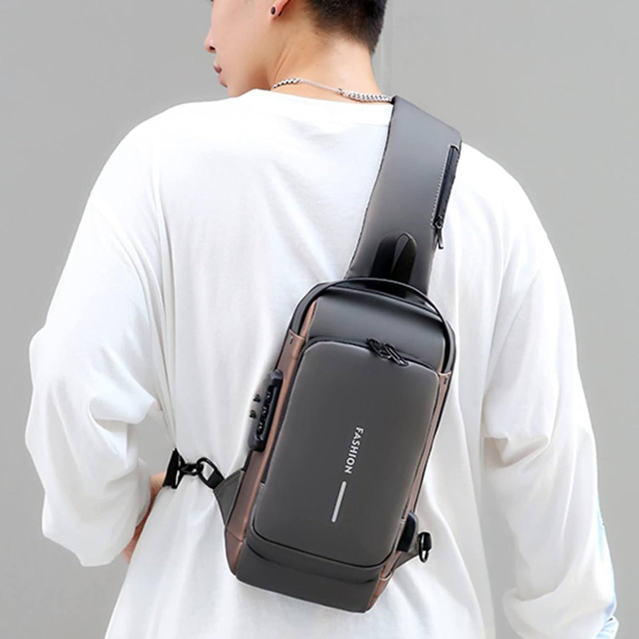 حقيبة للرجال مع منفذ شحن USB وقفل مركب، حقيبة صدر للمشي FASHION