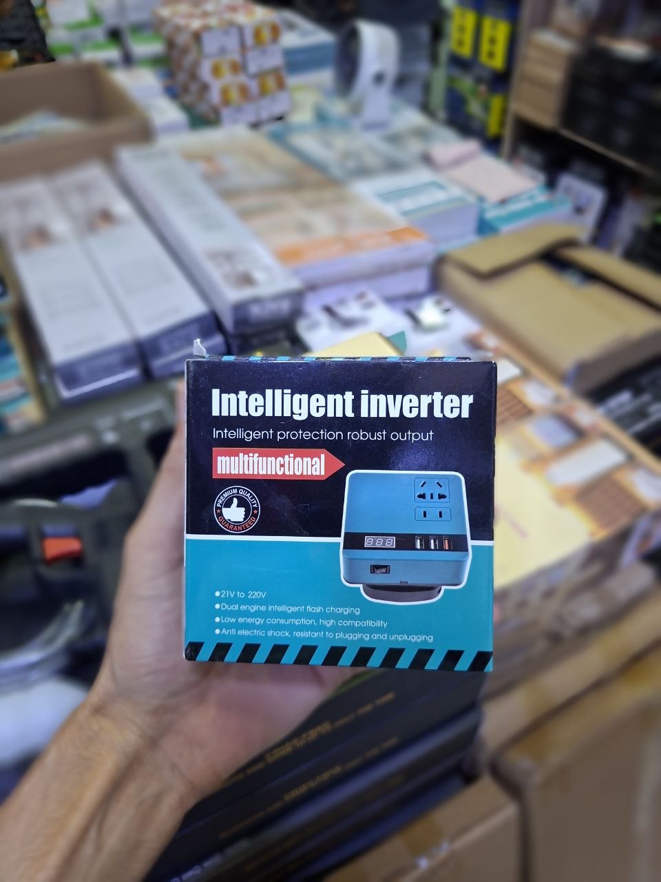 محوّل ذكي من 21 فولت إلى 220 فولت Convertisseur Intelligent 21V vers 220V Onduleur Multifonction avec USB et Affichage LED