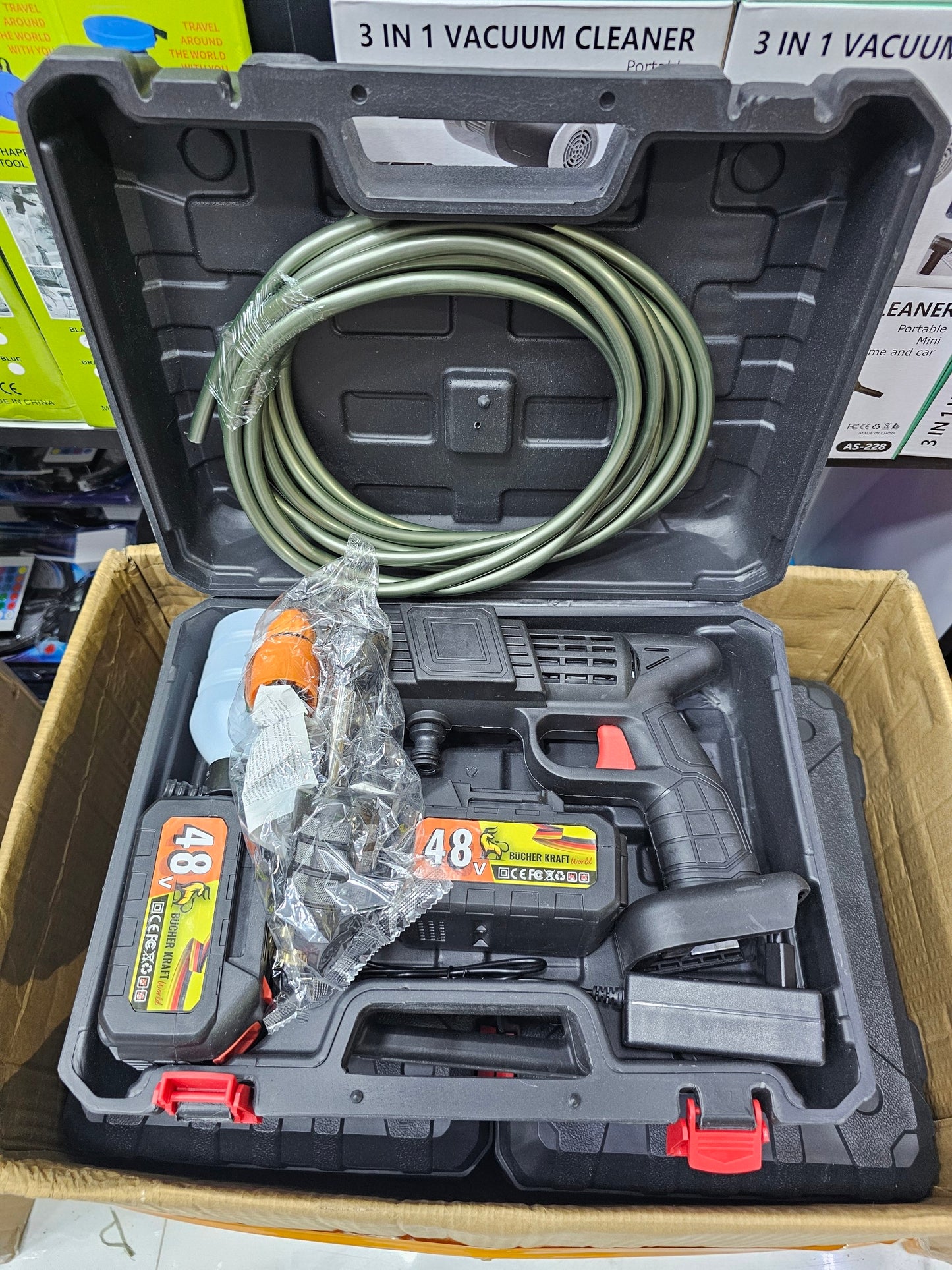Pistolet de lavage haute pression sans fil alimenté par deux batteries de 48V مسدس غسيل لاسلكي عالي الضغط يعمل ببطاريتين 48 فولت