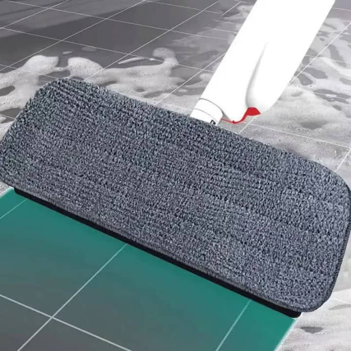 ممسحة مسطحة تعمل بدون استخدام اليدين، مزودة بنظام تنظيف مع عصر. Vadrouille plate mains libres, dotée d'un système de nettoyage avec essorage.