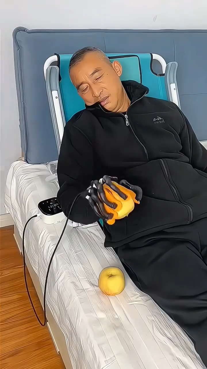 Kit de gants de rééducation robotisés مجموعة قفازات إعادة التأهيل الروبوتية