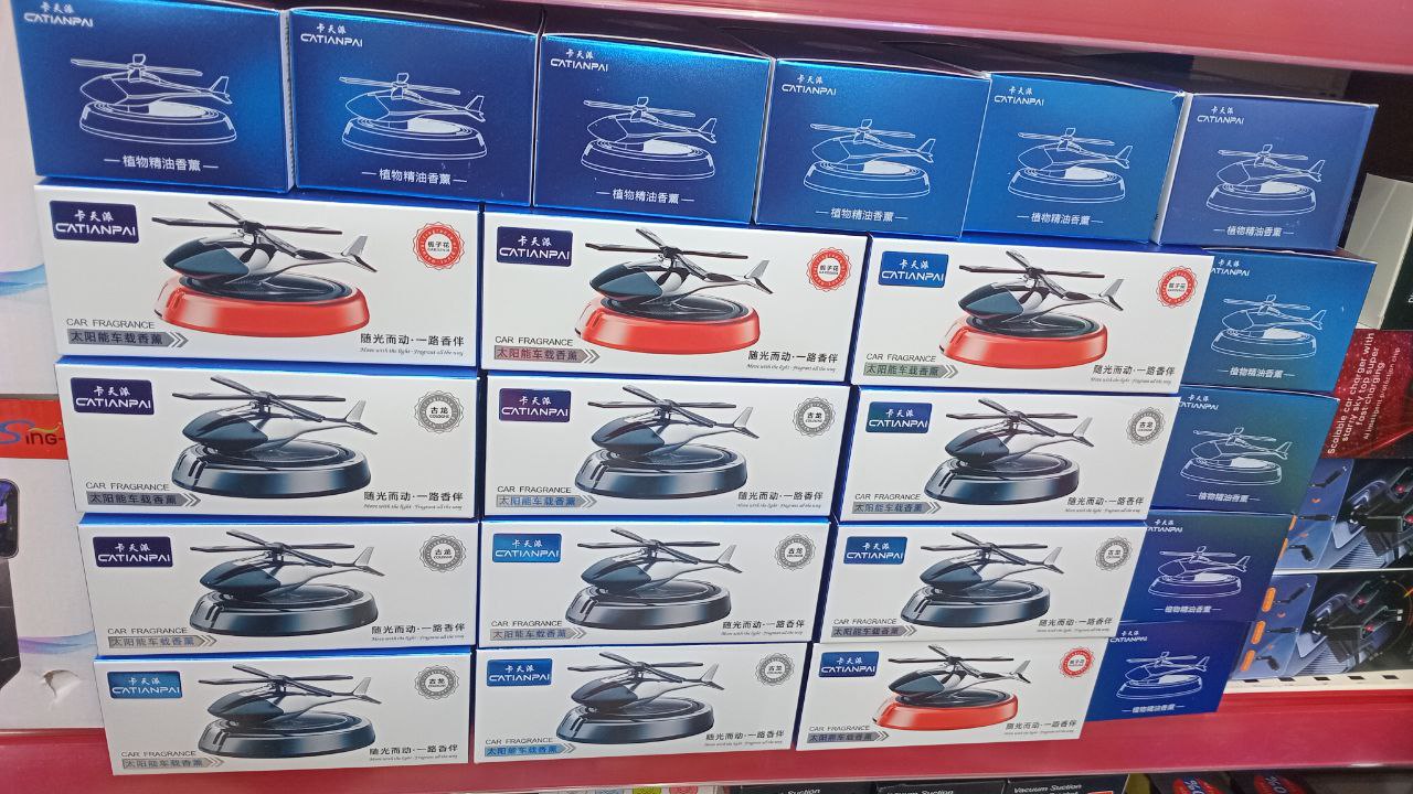 Désodorisant Rotatif Solaire pour Voiture Décoration Hélicoptère معطر جو للسيارة يعمل بالطاقة الشمسية دوار، زينة على شكل مروحية