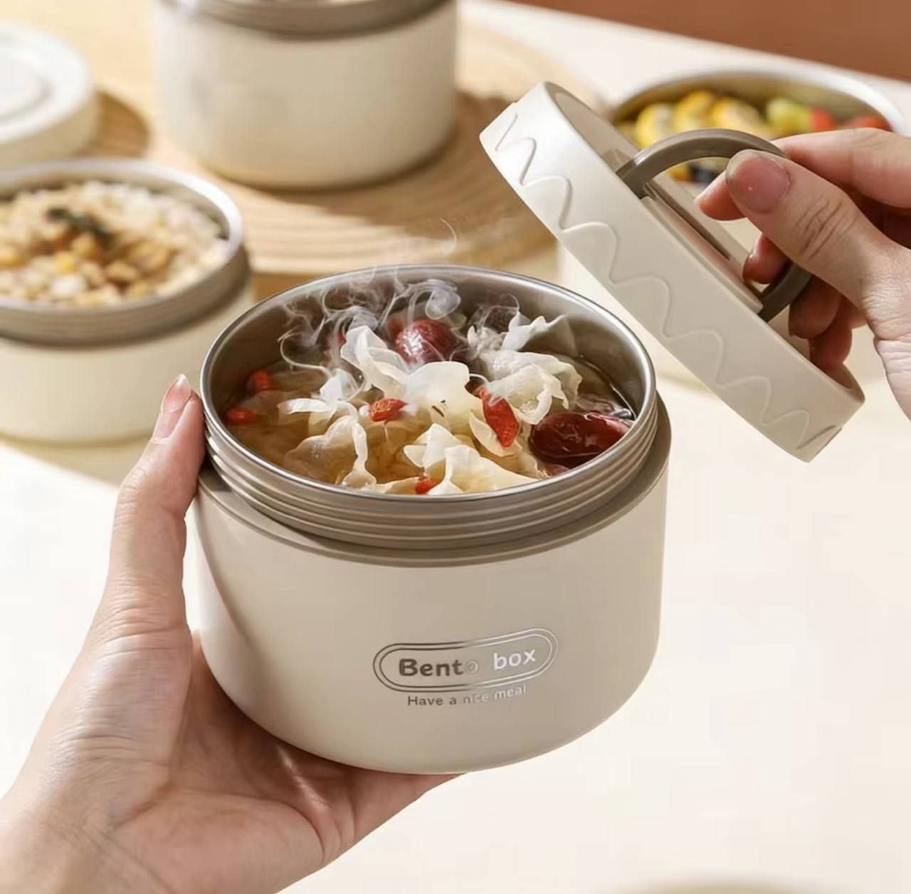 LUNCH BOX Set de boîtes à repas isothermes empilables طقم علب طعام عازلة للحرارة وقابلة للتكديس