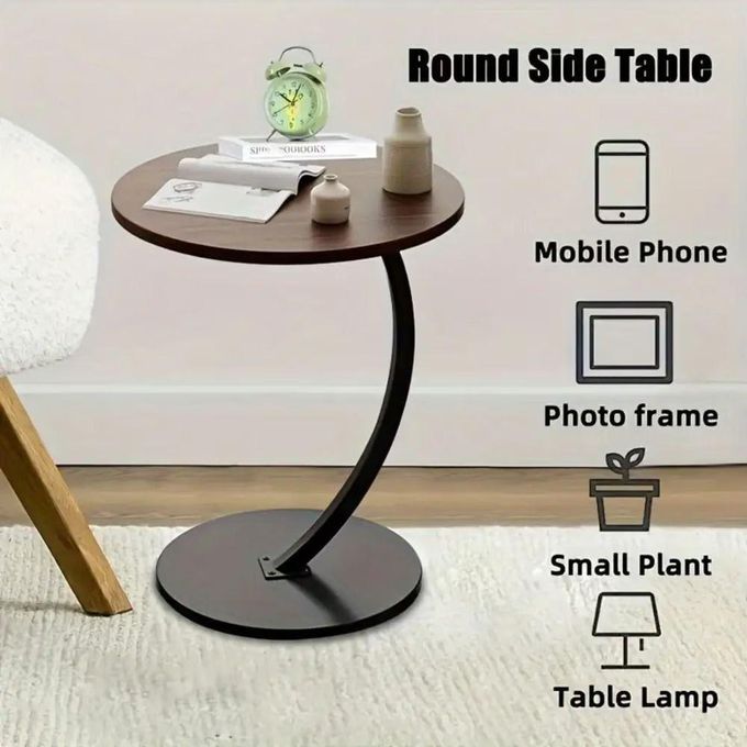 طاولة جانبية عادية بتصميم على شكل حرف Table d'appoint générique au design en forme de C
