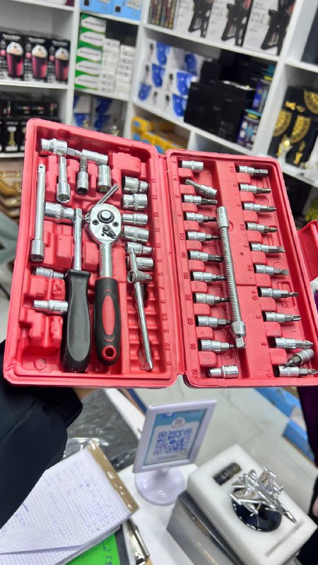 مجموعة أدوات المقبس والسقاطة المكونة من 46 قطعة Pack jeu de 46 pièces pour outils douilles et cliquets