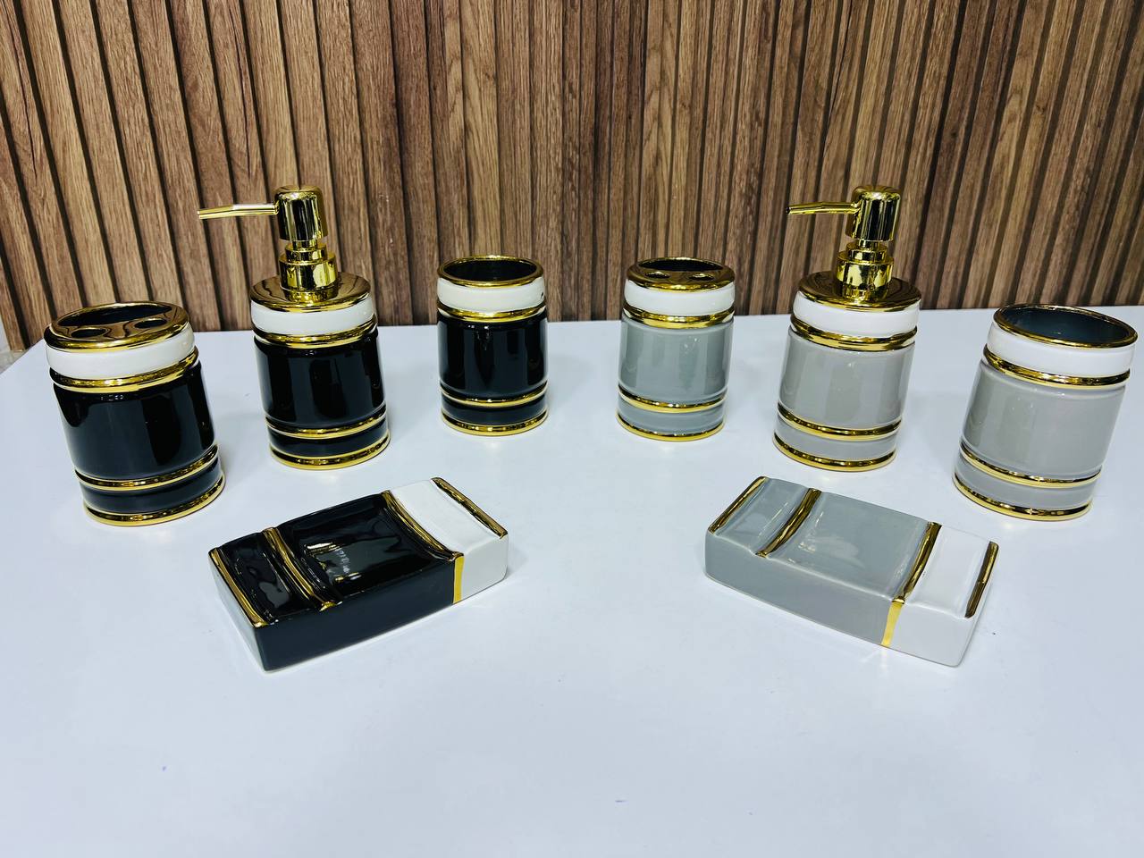 1104-5 طقم إكسسوارات حمام سيراميكي ديكوري، طقم حمام عصري من 4 قطع Porcelaine