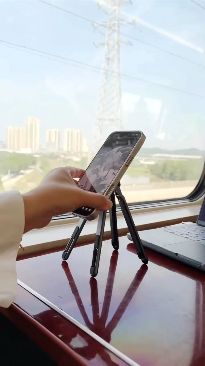 Support pliable multifonctionnel 4 en 1 pour smartphones, tablettes et ordinateurs portables حامل متعدد الوظائف قابل للطي 4 في 1 للهواتف الذكية والأجهزة اللوحية وأجهزة الكمبيوتر المحمولة